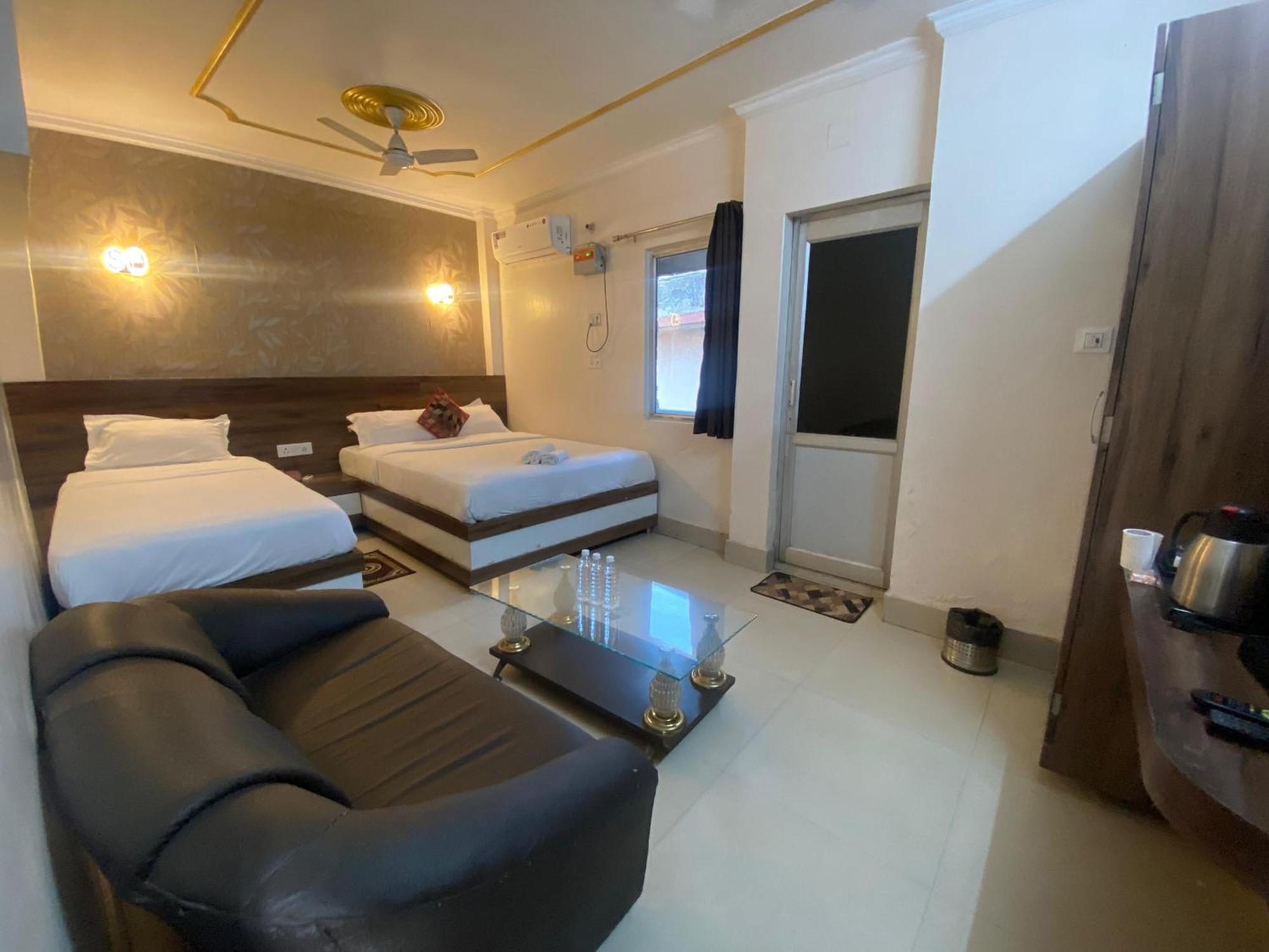 Hotel Sita Palace On Heritage Ghats Of Benaras Varanasi Exterior photo