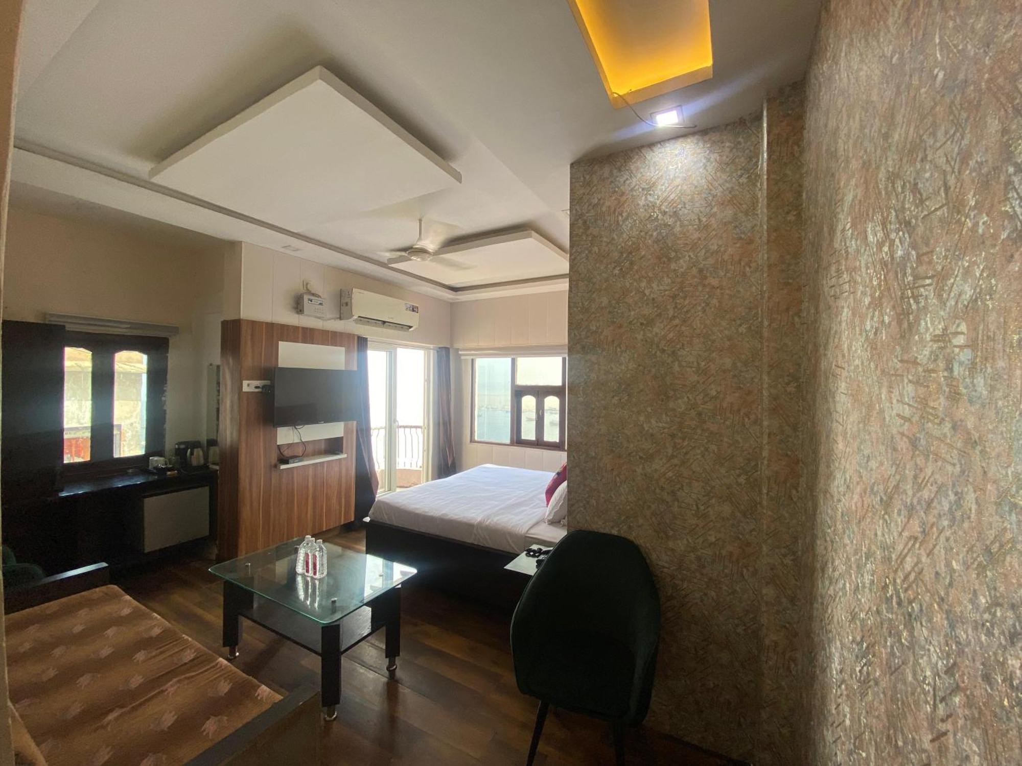 Hotel Sita Palace On Heritage Ghats Of Benaras Varanasi Exterior photo