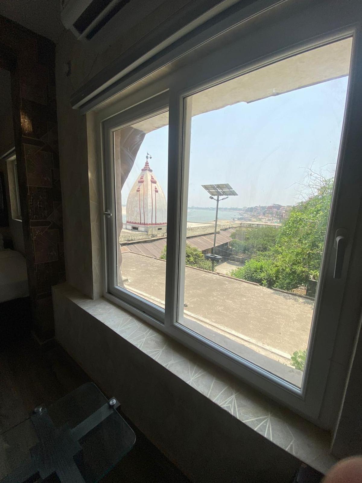 Hotel Sita Palace On Heritage Ghats Of Benaras Varanasi Exterior photo