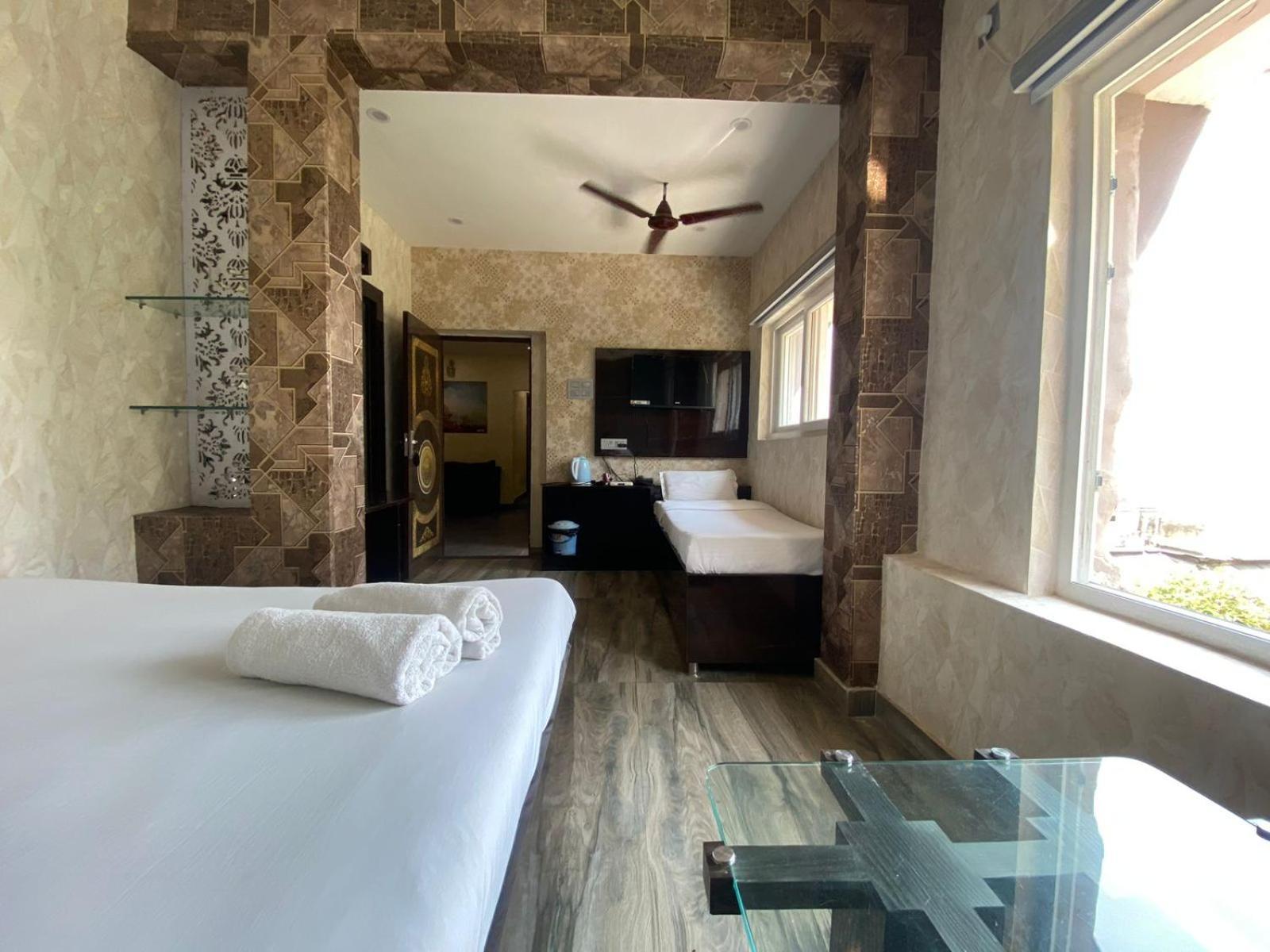 Hotel Sita Palace On Heritage Ghats Of Benaras Varanasi Exterior photo