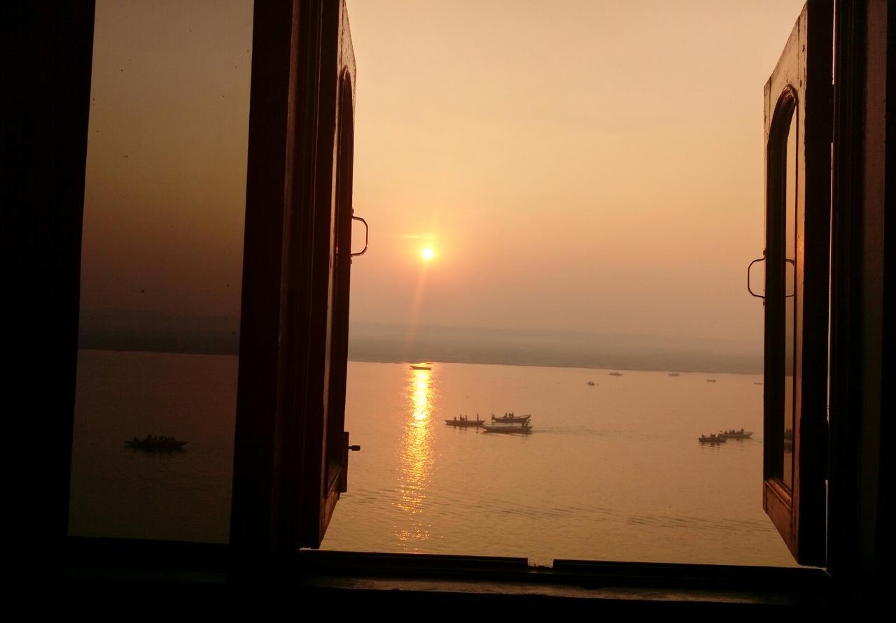 Hotel Sita Palace On Heritage Ghats Of Benaras Varanasi Exterior photo