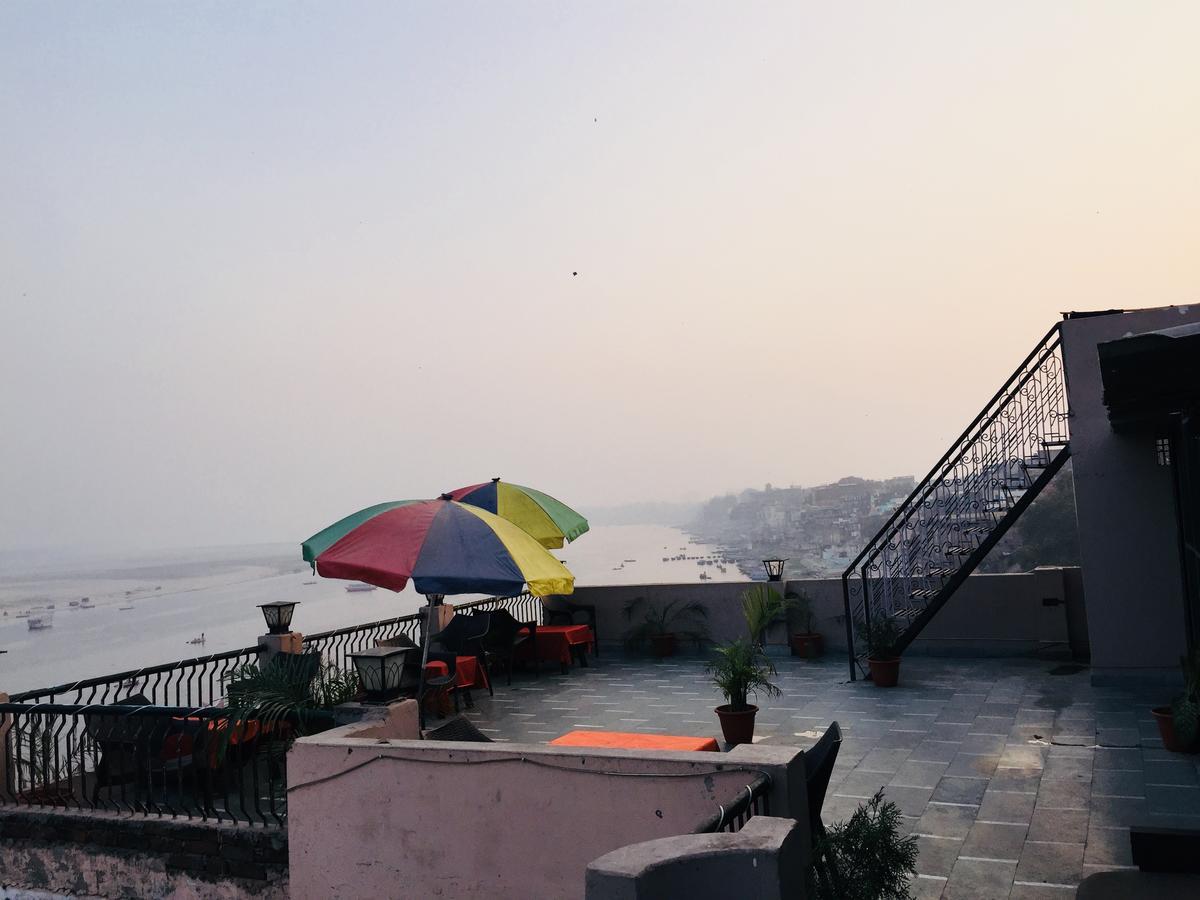 Hotel Sita Palace On Heritage Ghats Of Benaras Varanasi Exterior photo