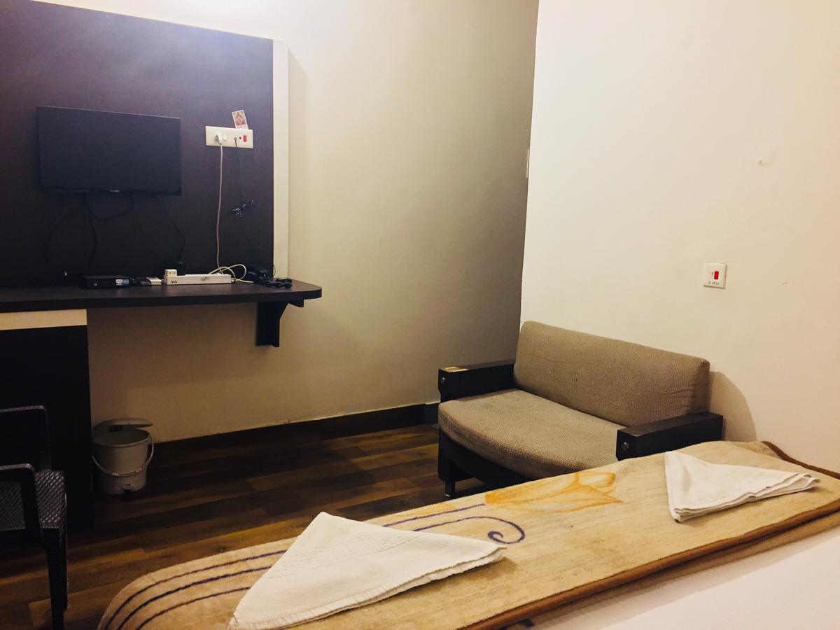 Hotel Sita Palace On Heritage Ghats Of Benaras Varanasi Exterior photo